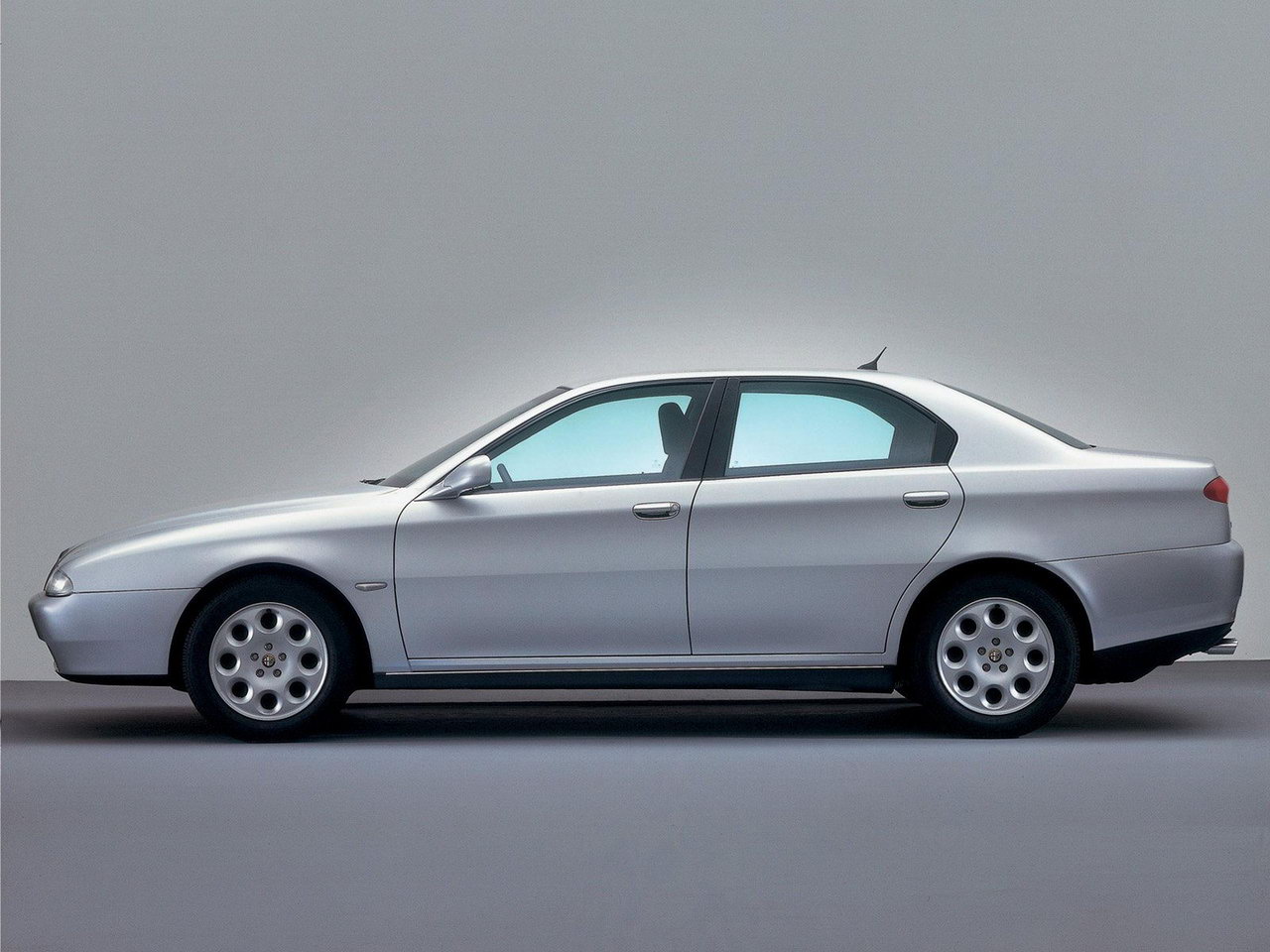Alfa Romeo 166 1998 005.jpg